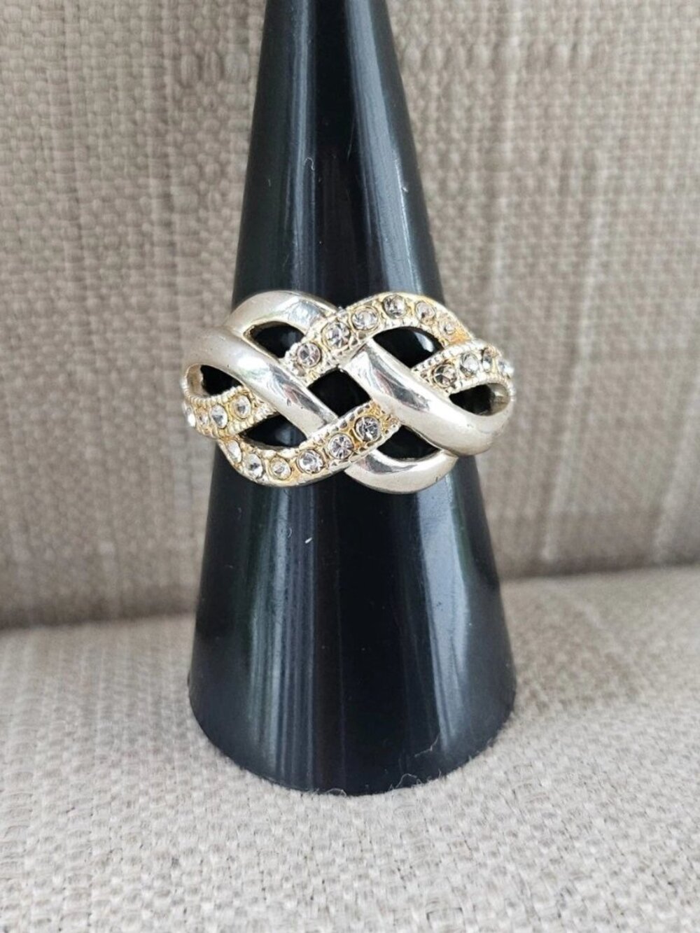Women Fashion Ring Fashion Finger Jewelry Crystals Accent Light Gold Ring Size 8